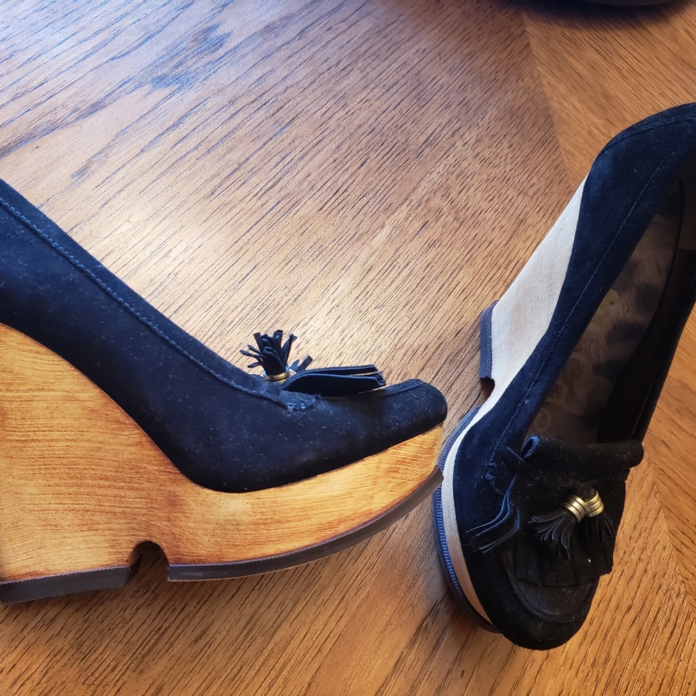 Black, very cute, never worn.